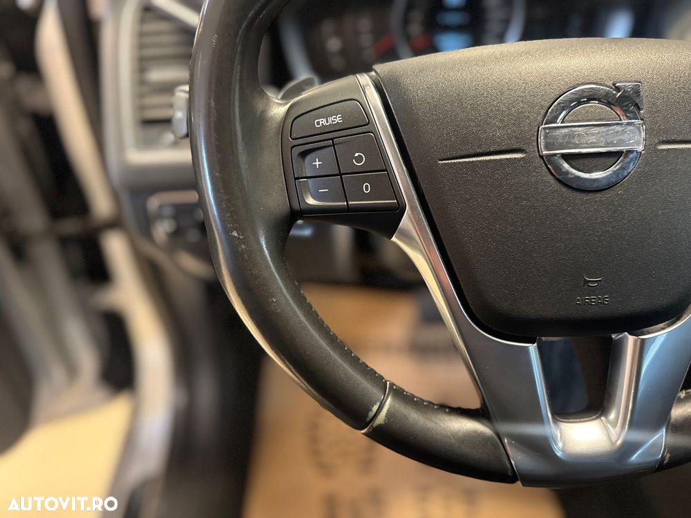 Volvo XC 60 D4 AWD Geartronic Momentum - 20