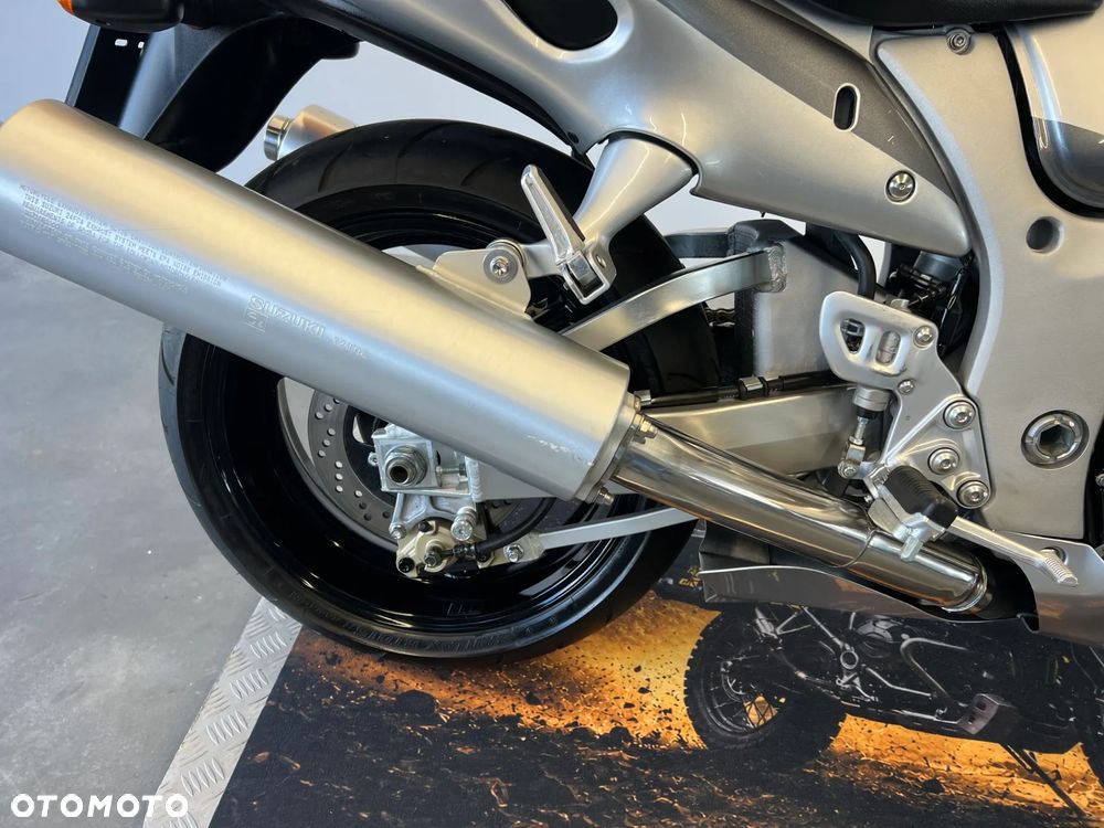 Suzuki GSX - 28