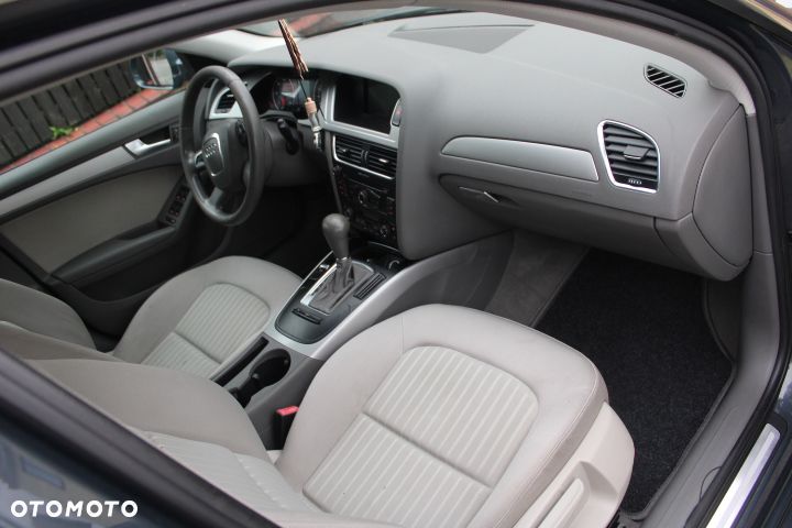 Audi A4 Limousine - 17