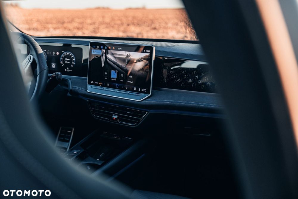 Volkswagen Passat 1.5 TSI eHybrid PHEV 200kW R-Line Plus DSG - 9