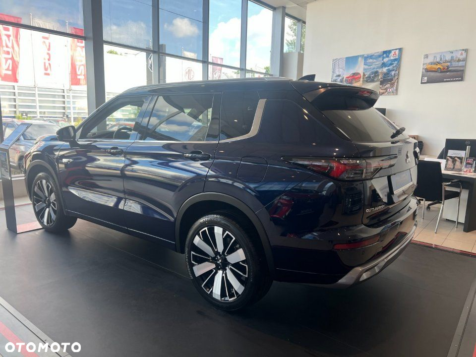 Mitsubishi Outlander - 4