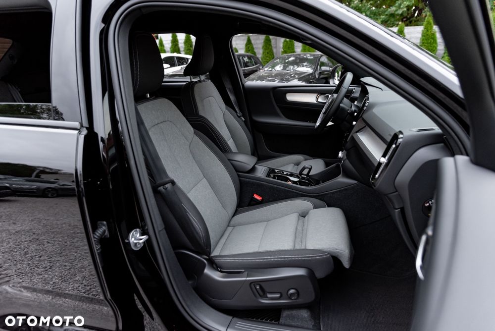 Volvo XC 40 B4 B DKG Ultimate Dark - 25