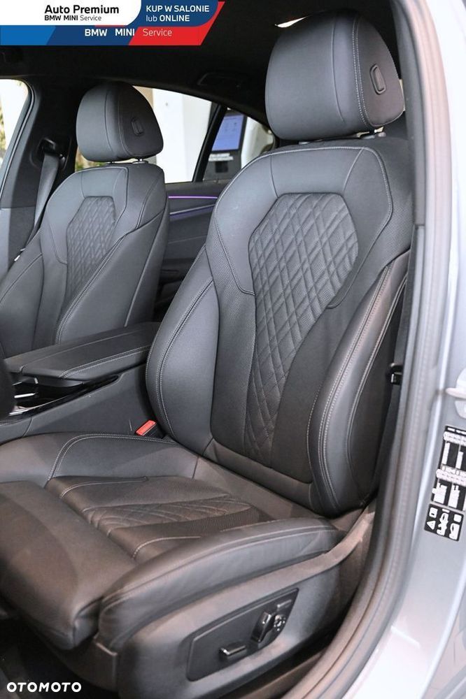 BMW Seria 5 530d xDrive mHEV - 13