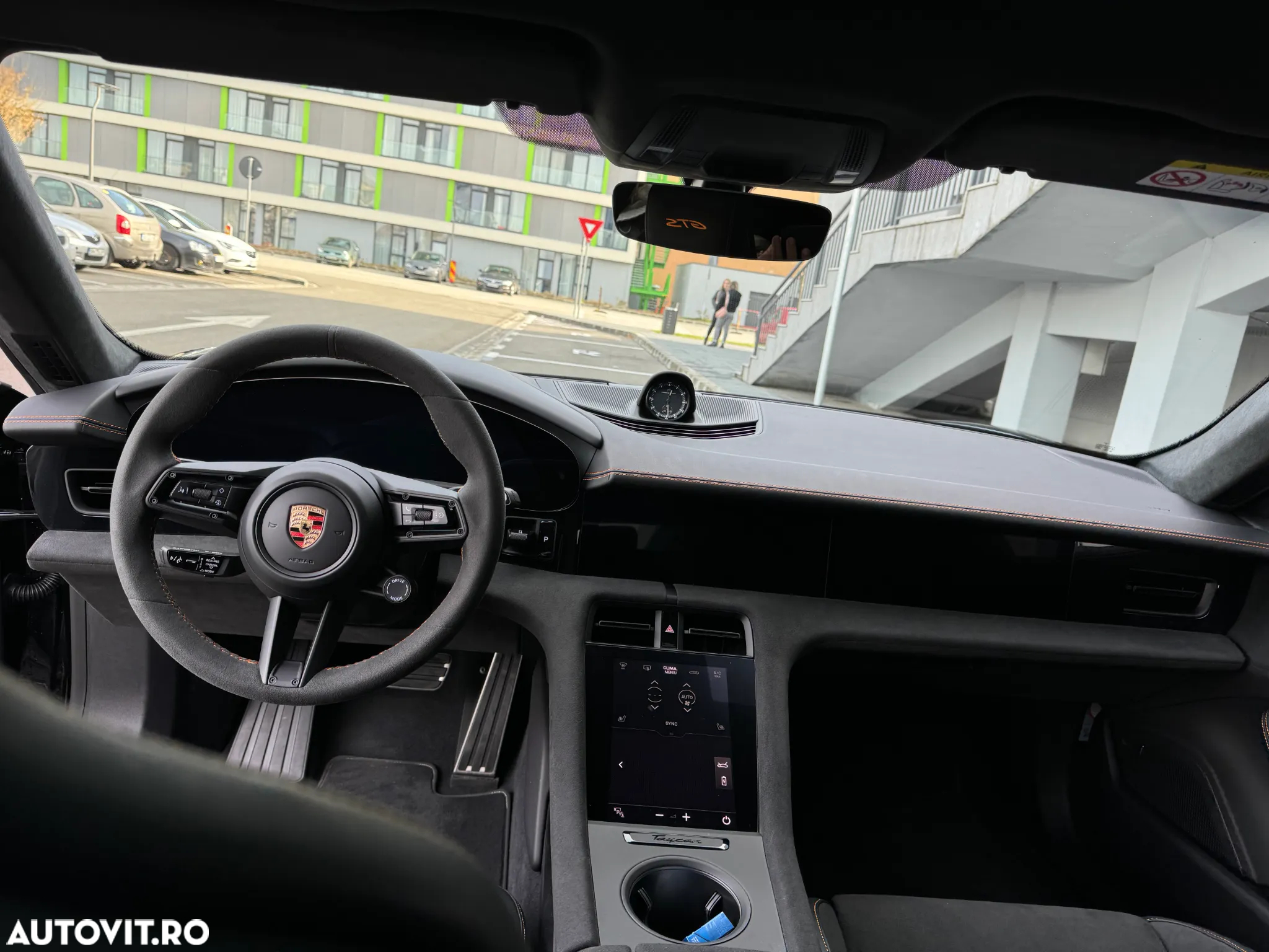 Porsche Taycan - 10