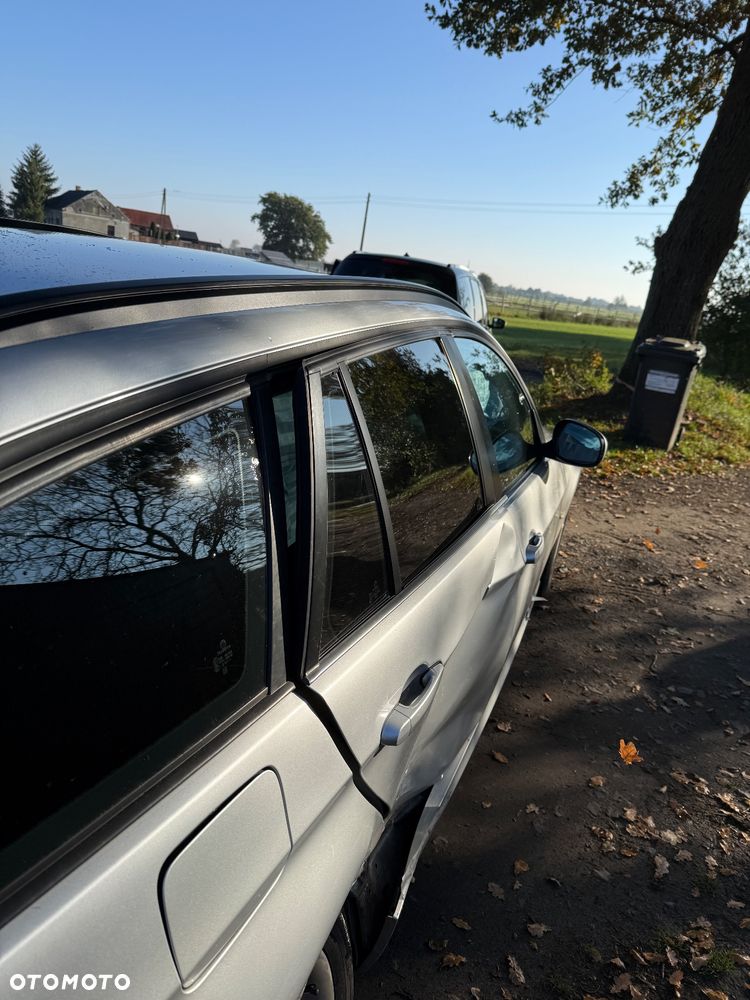 BMW Seria 3 320d DPF Touring - 4
