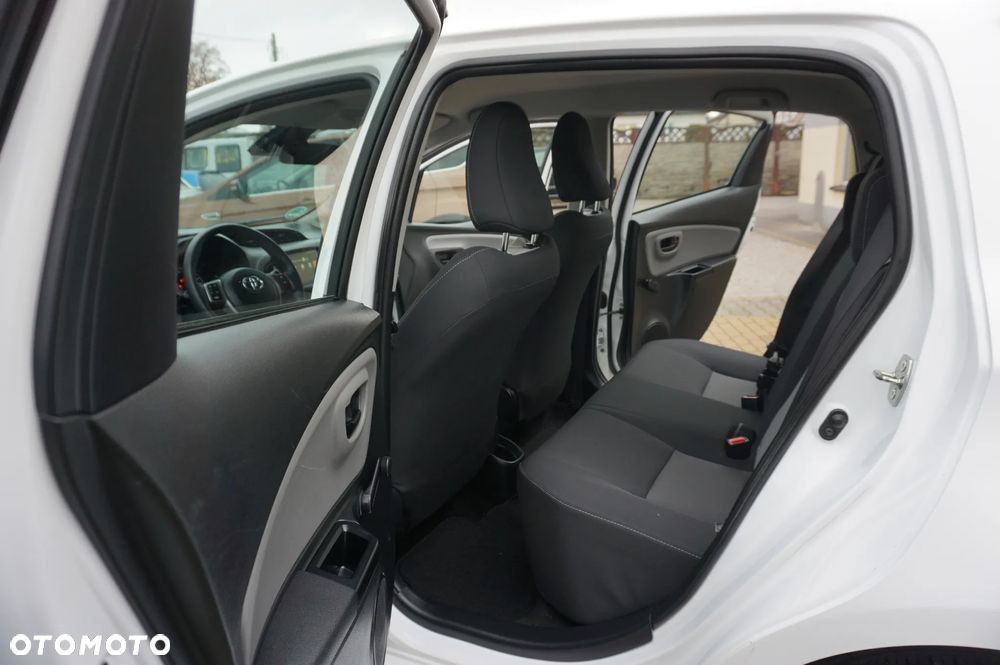 Toyota Yaris 1.0 VVT-i Team Deutschland - 24