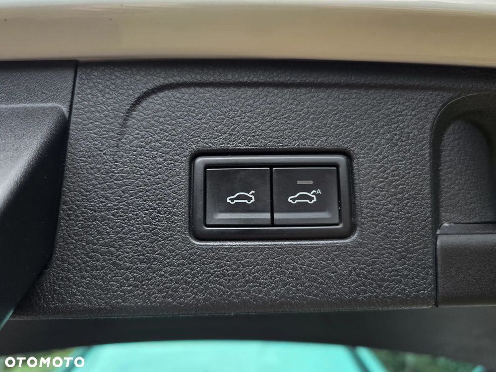 Volkswagen Passat Variant 2.0 TDI EVO Elegance DSG - 8