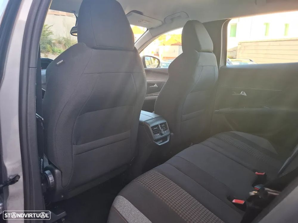 Peugeot 3008 PureTech 130 Stop & Start GPF EAT8 Active Business-Pack - 32