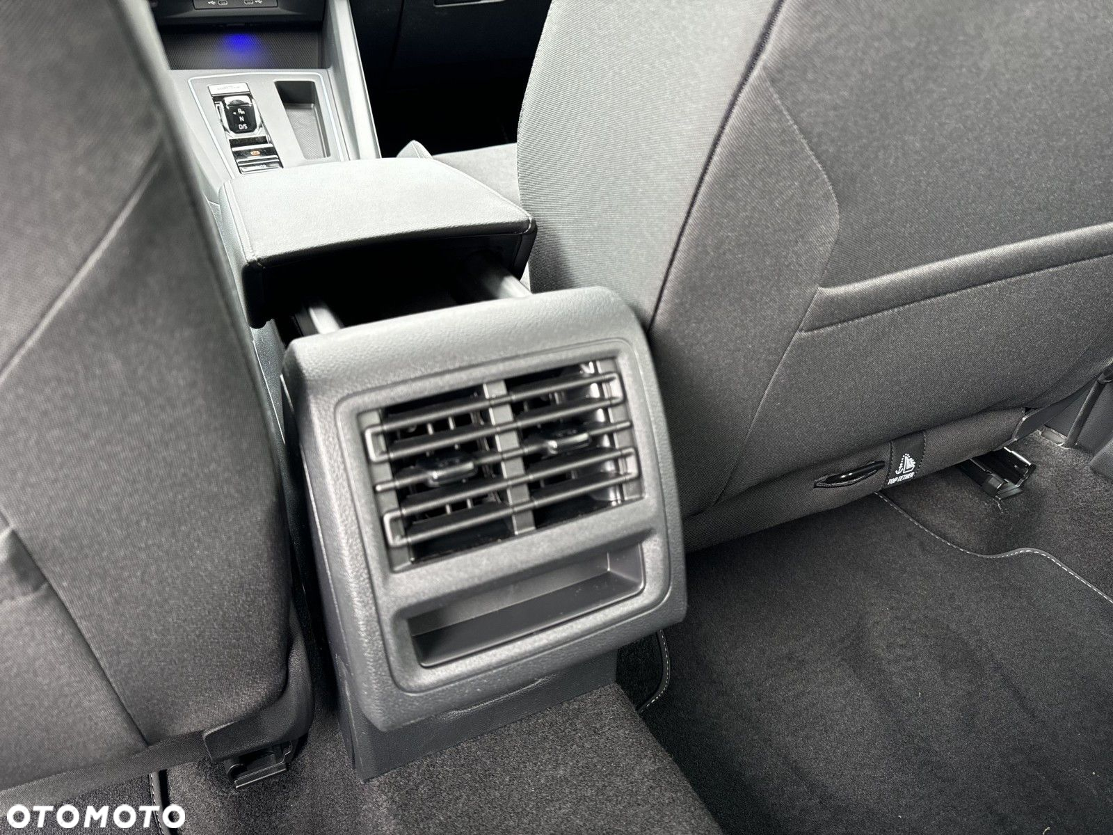 Volkswagen Golf - 23