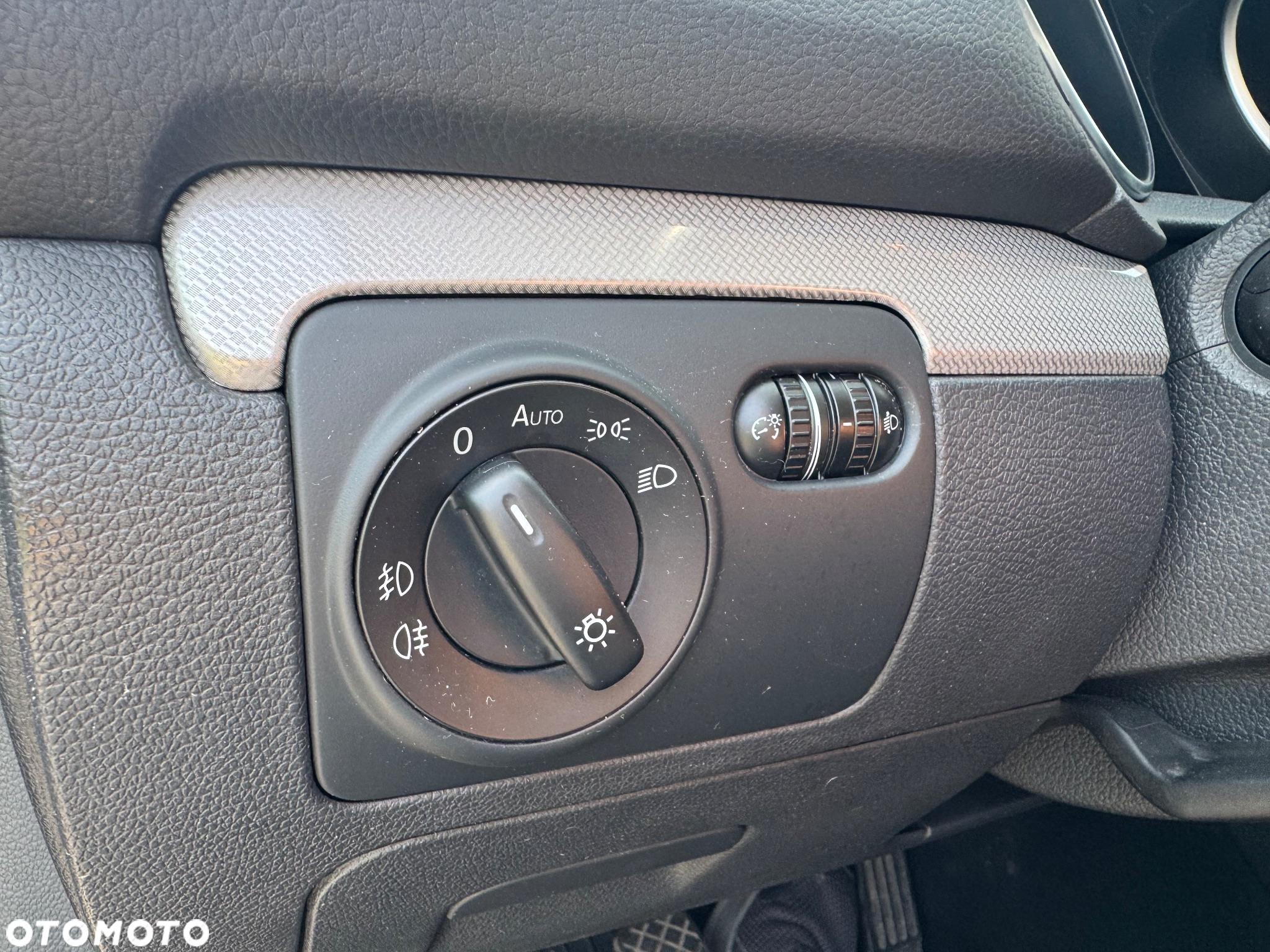 Volkswagen Golf 1.6 TDI DPF BlueMotion Technology MATCH - 19