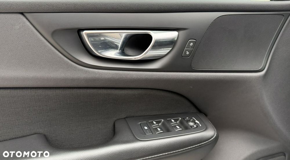 Volvo V60 D4 AWD Geartronic Momentum Pro - 34
