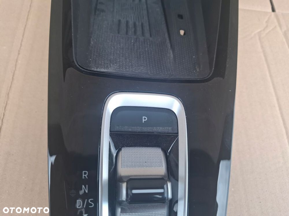TUNEL PANEL PRZEŁĄCZNIK BIEGÓW SKODA OCTAVIA IV 5E4 - 3