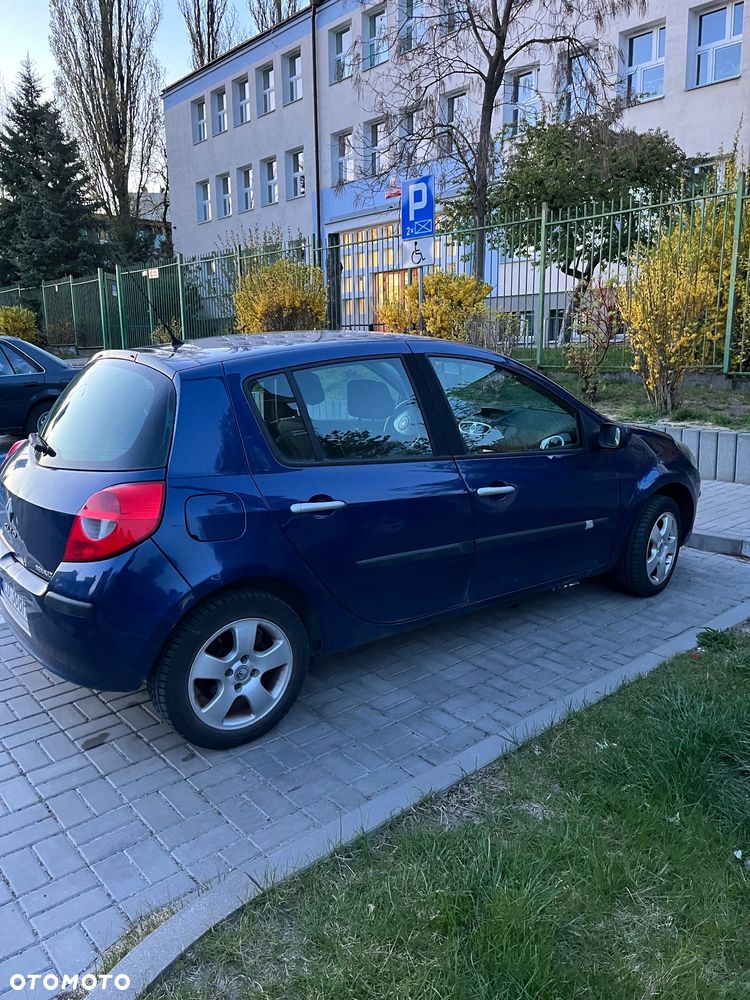 Renault Clio 1.6 16V Privilege - 3