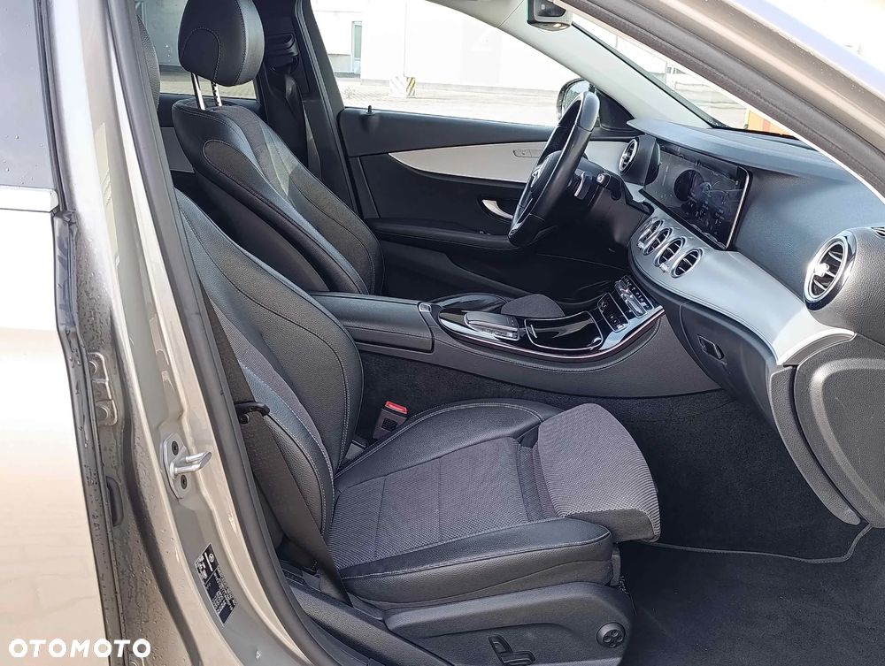 Mercedes-Benz Klasa E 300 de 4Matic T 9G-TRONIC - 22