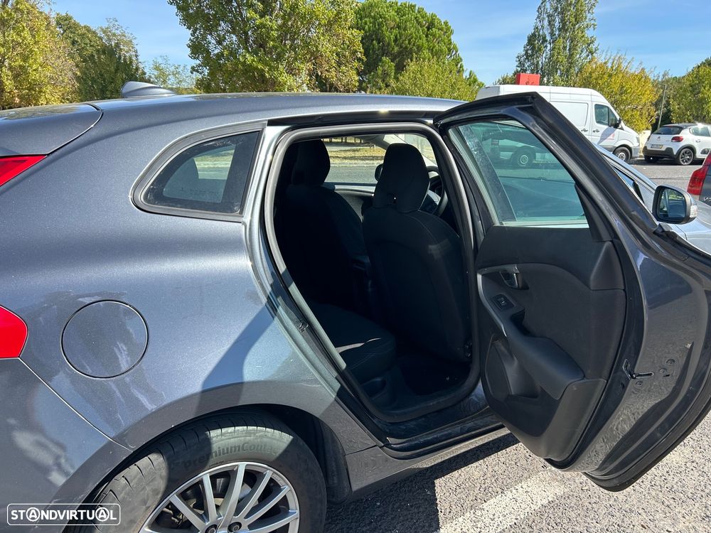 Volvo V40 D2 - 8