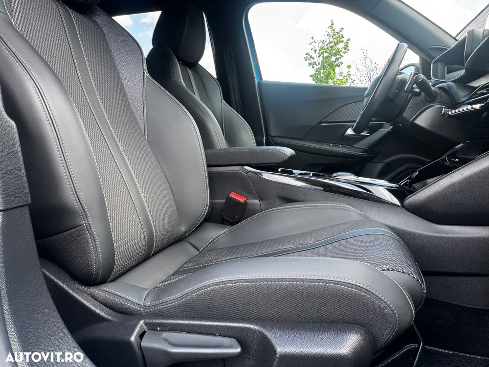 Peugeot 2008 PureTech 130 EAT8 GT - 30