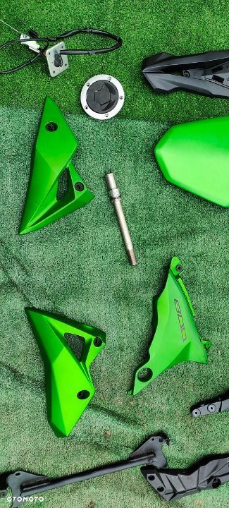 KAWASAKI Z800 Owiewka Siedzenie Koło Felga Pompka Hamulca Ośka Ogon - 4