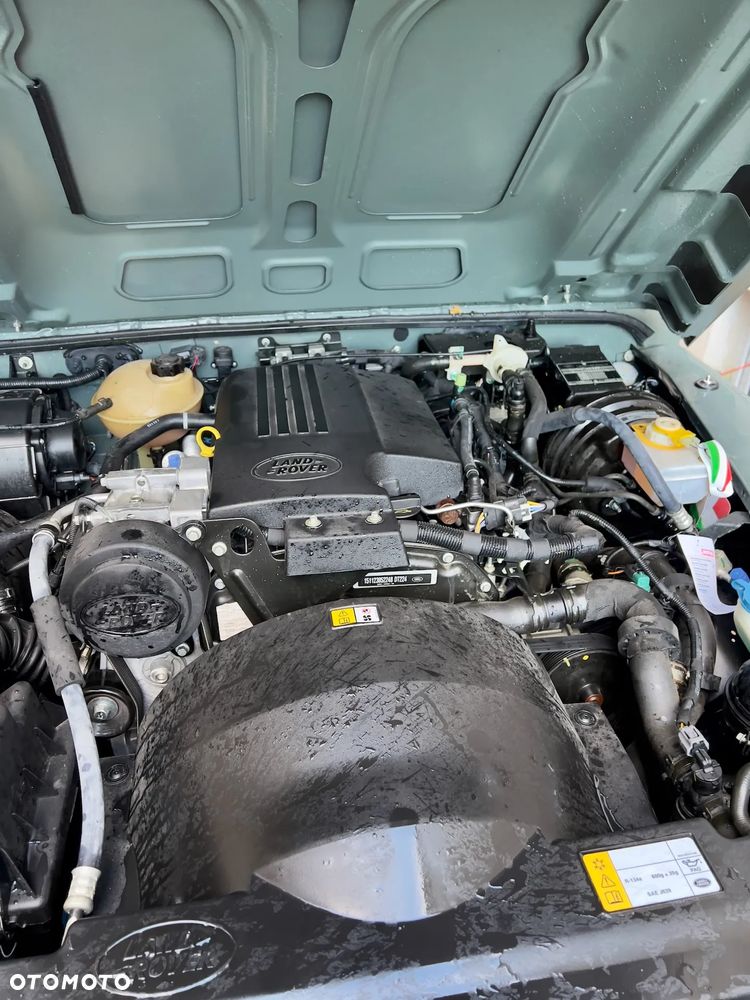 Land Rover Defender 2.2 TD4 SE - 18