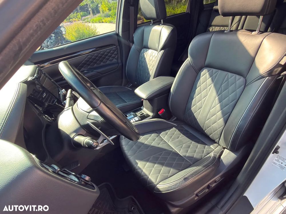 Mitsubishi Outlander PHEV 2.4 L 4X4 Instyle+ - 15