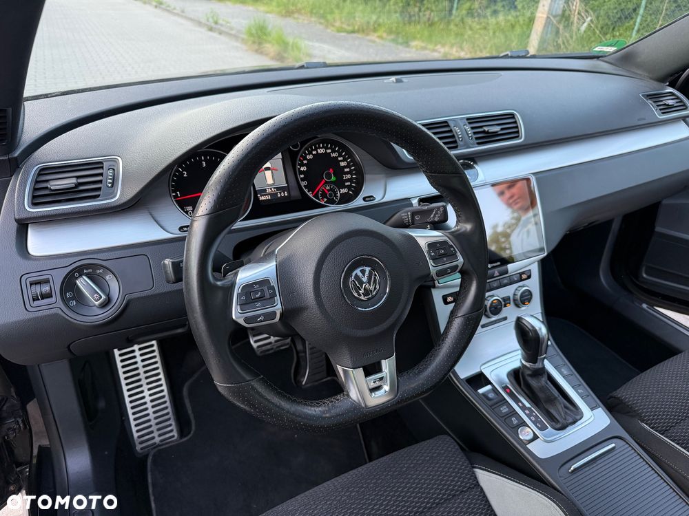 Volkswagen Passat 2.0 TDI DSG BlueMotion Technology R-Line - 16