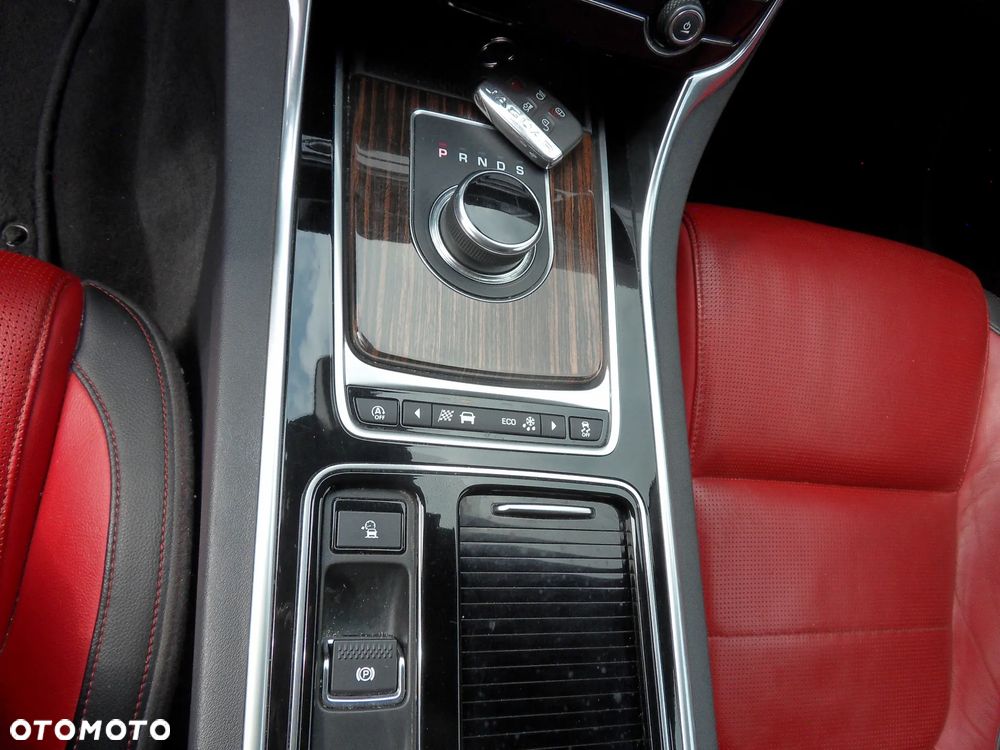 Jaguar XE E-Performance Pure - 17