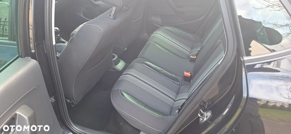 Volkswagen Polo 1.2 TSI MATCH - 28