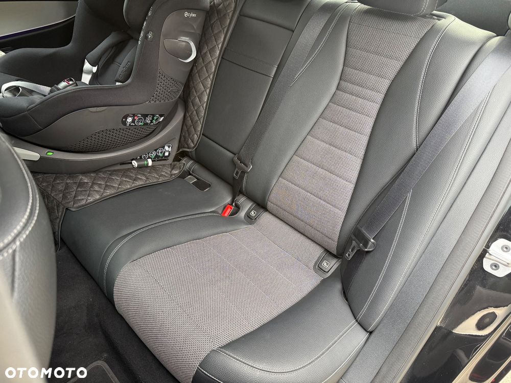 Mercedes-Benz Klasa E 220 d 4-Matic 9G-TRONIC - 19