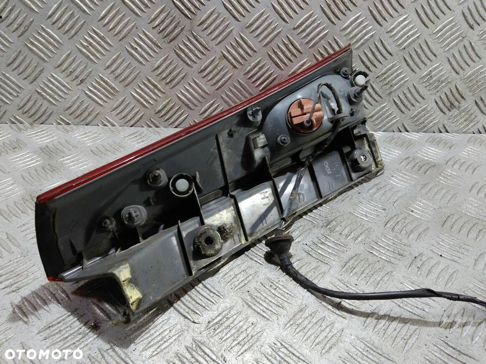 LAMPA LEWA TYLNA GÓRNA KIA CEED - 2