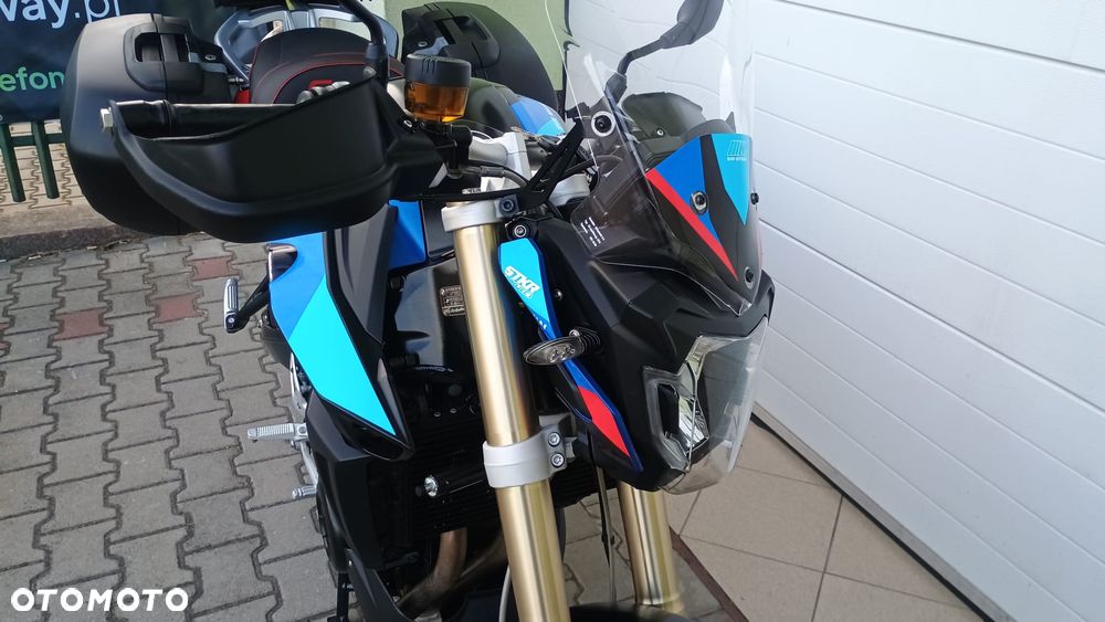 BMW F - 25