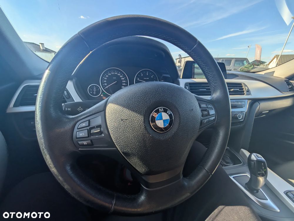BMW Seria 3 318d - 15