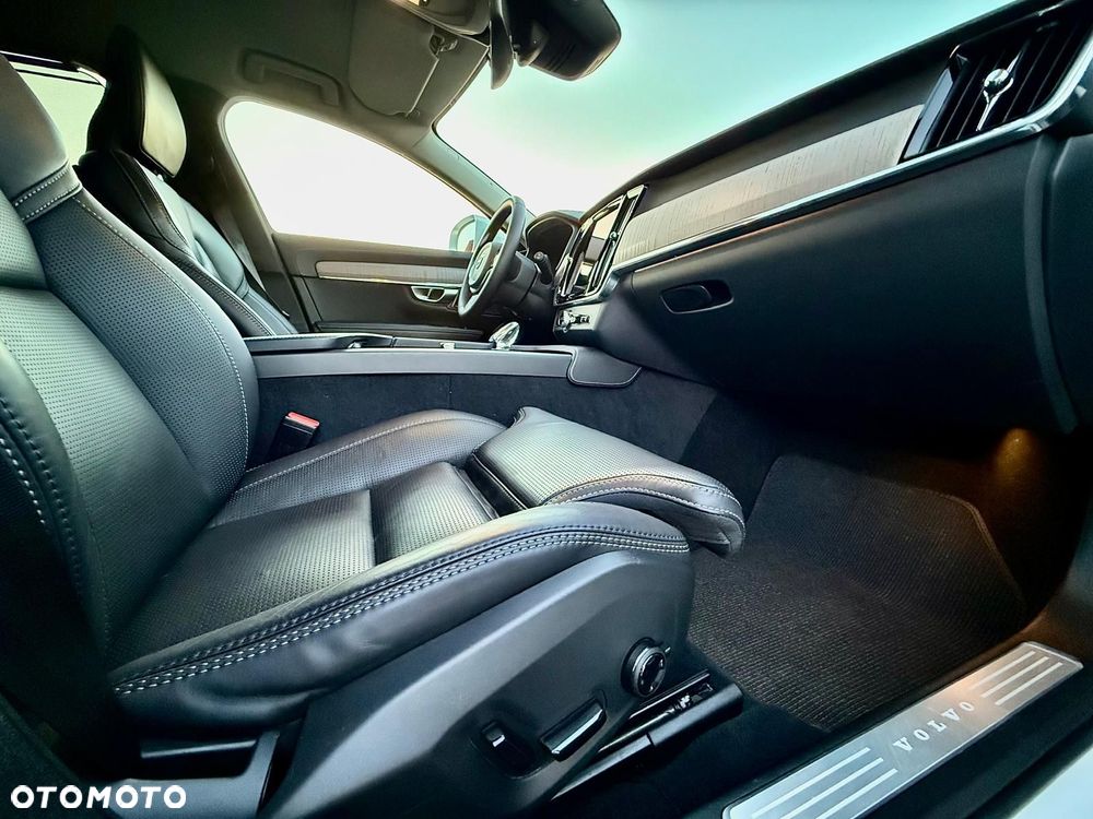 Volvo V90 Cross Country - 33