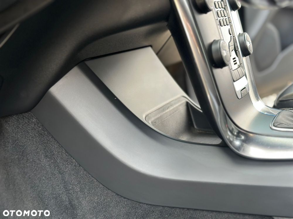 Volvo V40 D2 Drive-E R-Design Momentum - 13