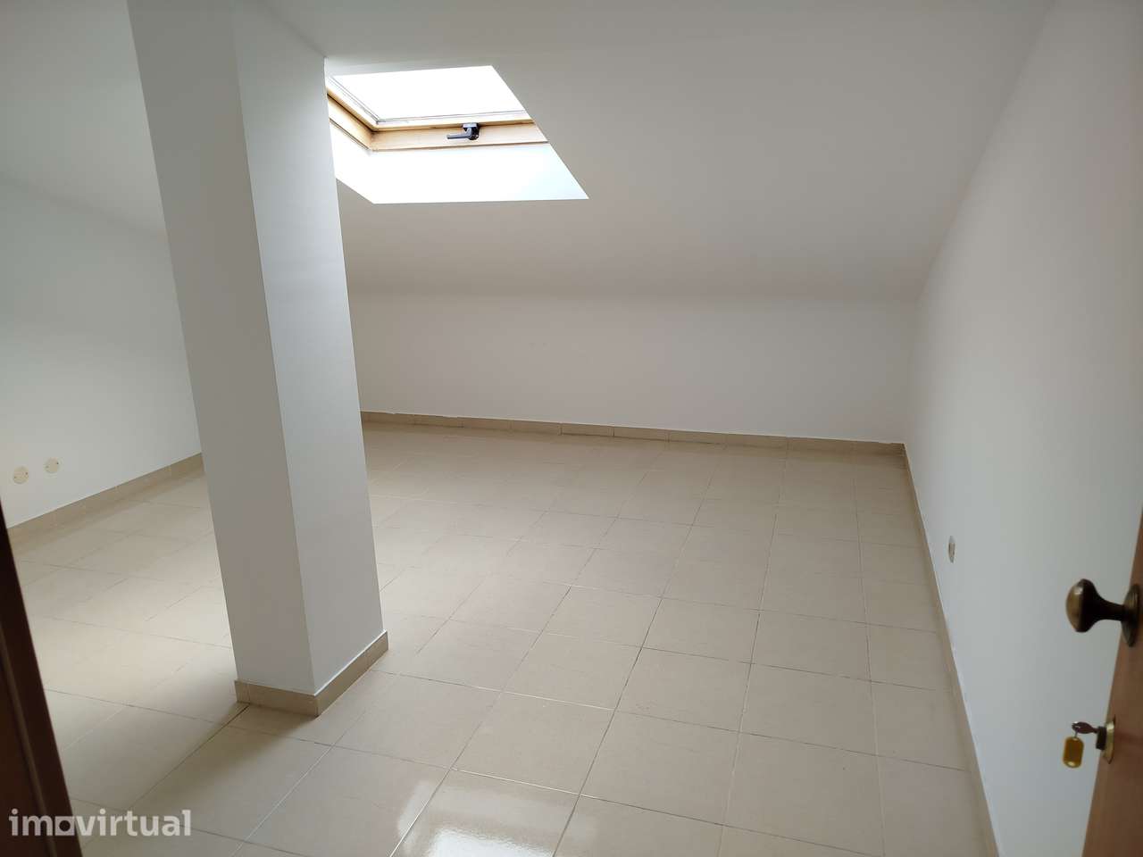 Arrecadação Marinha Grande 22m2 sem água nem luz - Grande imagem: 2/7
