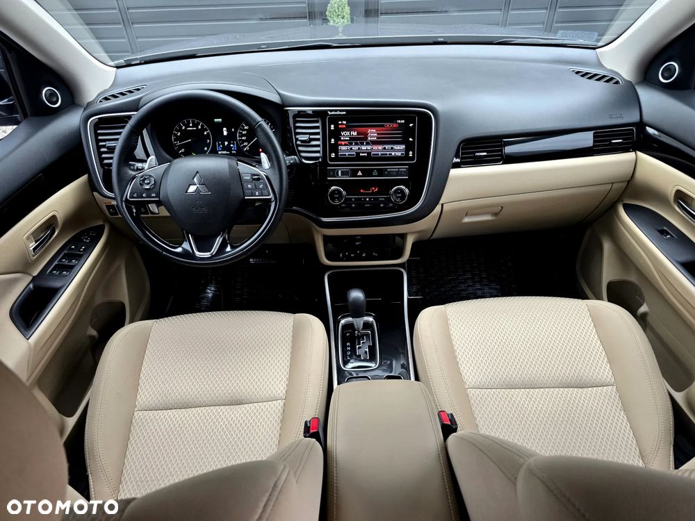Mitsubishi Outlander 2.0 Instyle + 4WD CVT - 21