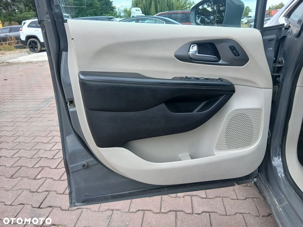 Chrysler Pacifica - 9