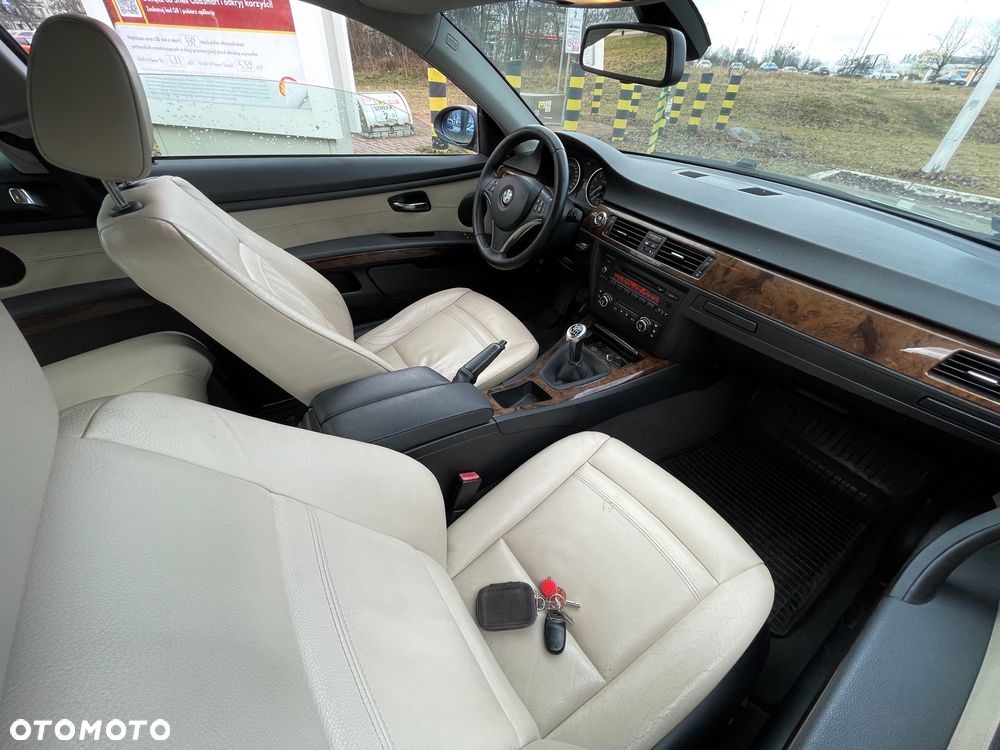 BMW Seria 3 325i M Sport Edition - 11