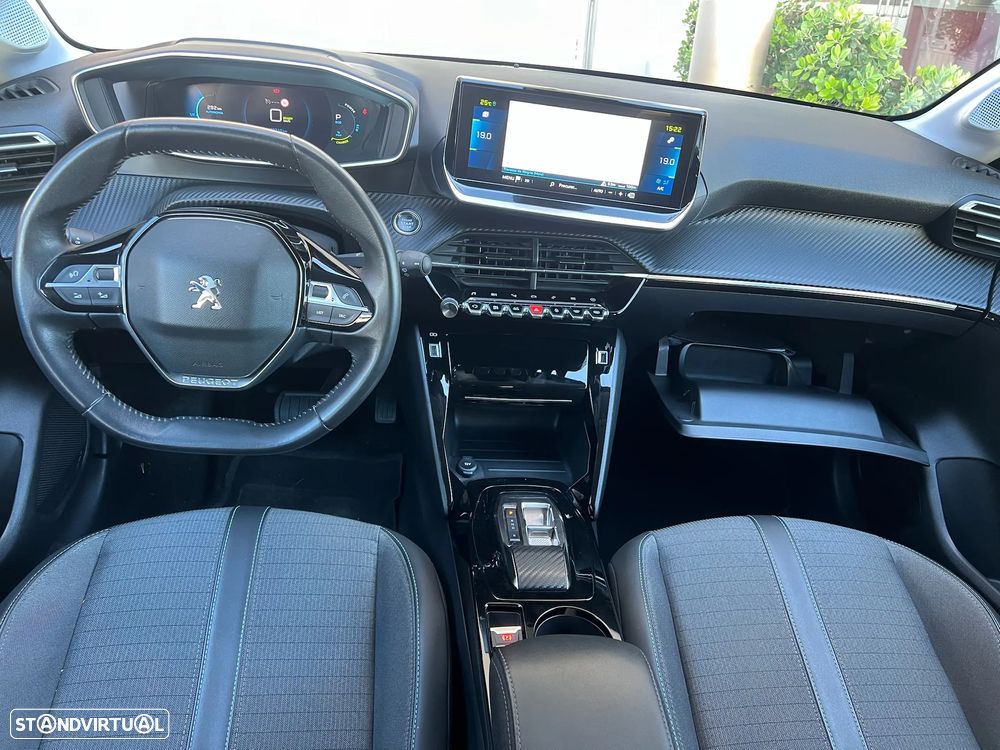 Peugeot 208 - 24