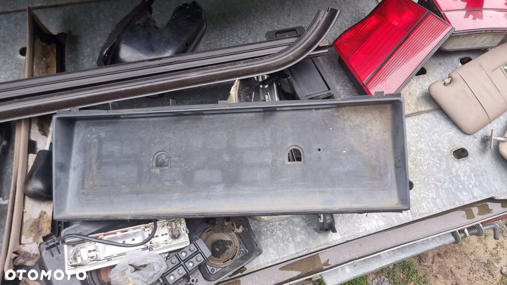 BLENDA KLAPY BAGAŻNIKA TYŁ BMW 8 E31 840 850 - 1