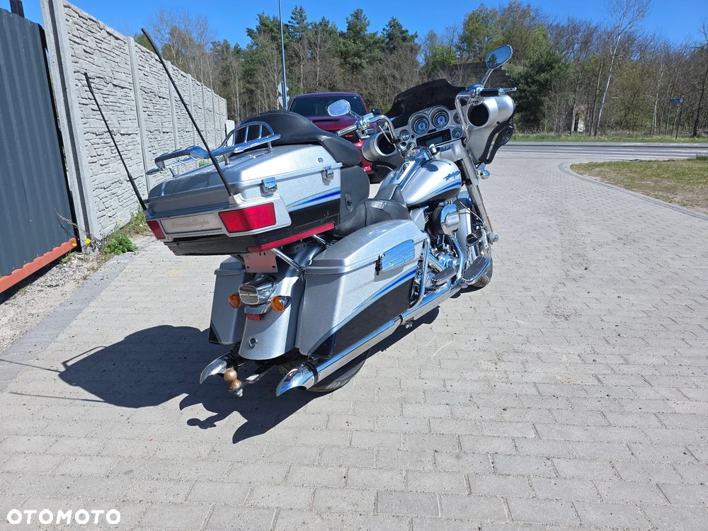 Harley-Davidson CVO Street Glide - 6
