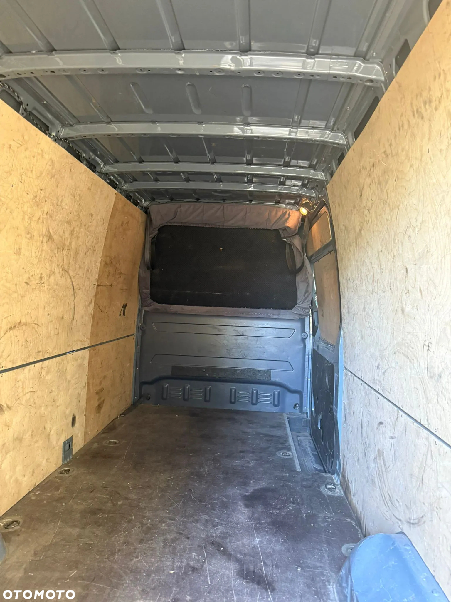 Mercedes-Benz Sprinter - 2