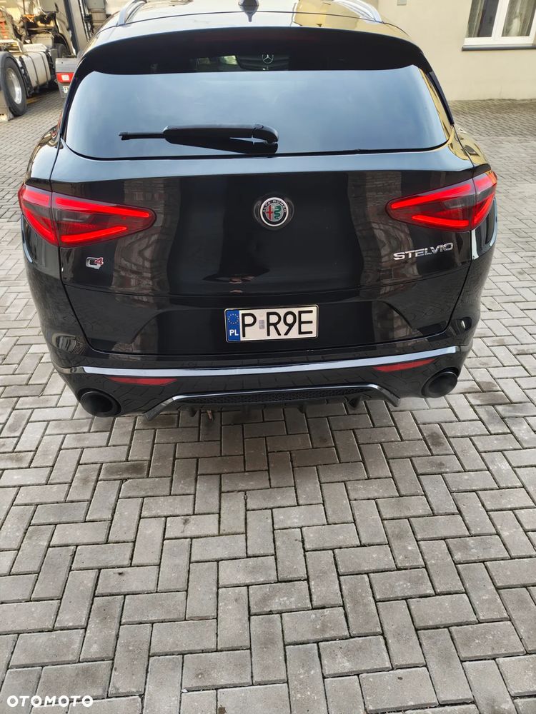 Alfa Romeo Stelvio 2.0 Turbo 16V AT8-Q4 Ti - 6