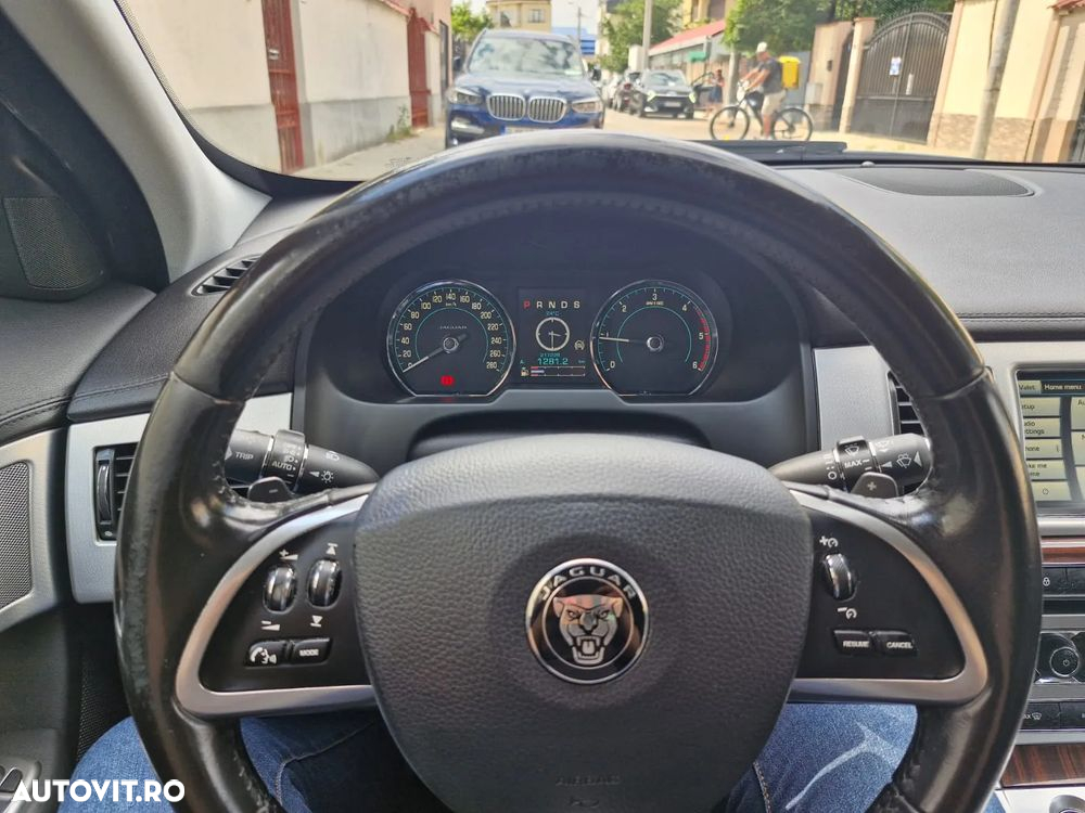 Jaguar XF 2.2D - 5