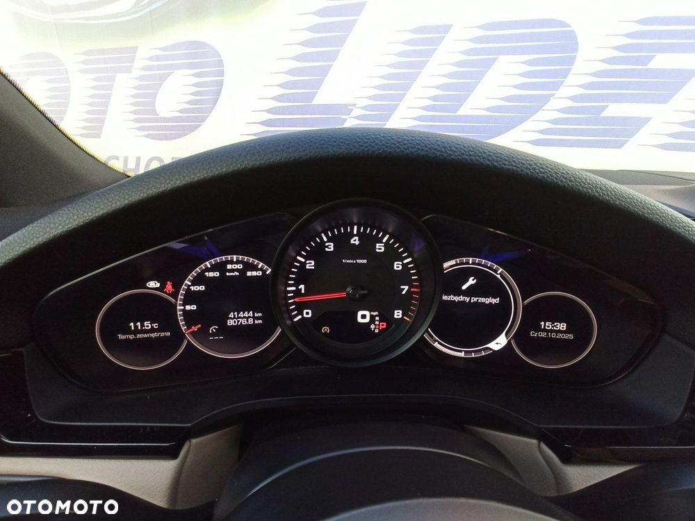 Porsche Cayenne - 26