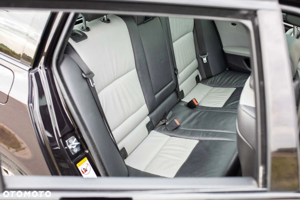 BMW Seria 5 530d Touring - 25