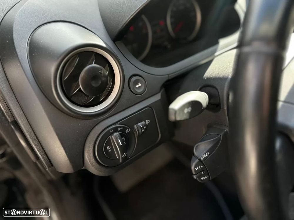 Ford Fiesta 1.25 Ghia - 17