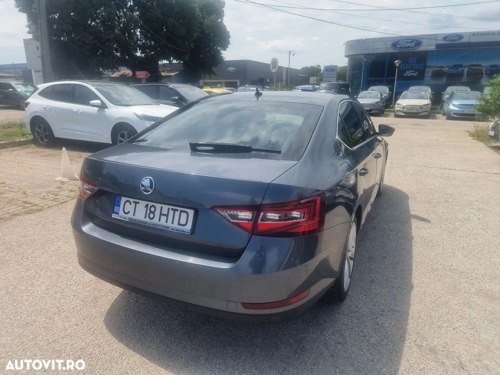 Skoda Superb 2.0 TDI DSG Premium Edition - 14