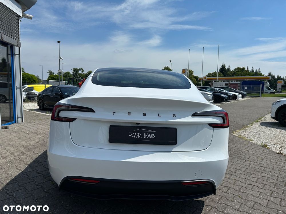 Tesla Model 3 - 8