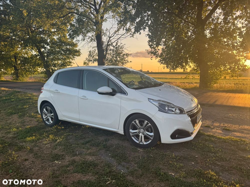 Peugeot 208 - 1