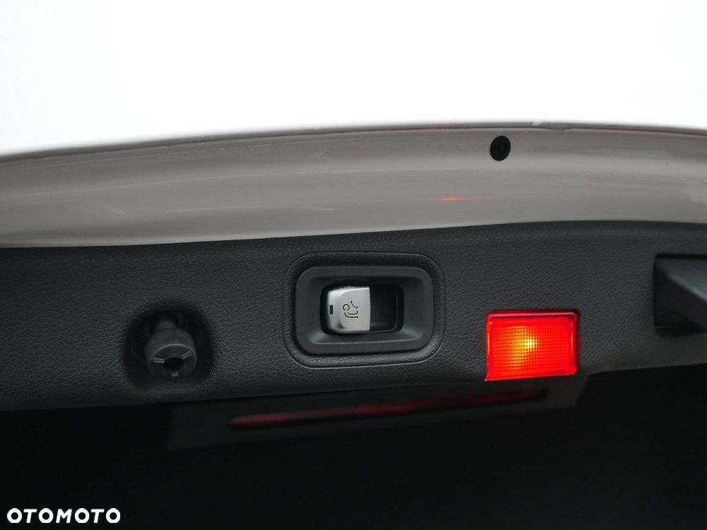 Mercedes-Benz Klasa E 220 d 9G-TRONIC - 27