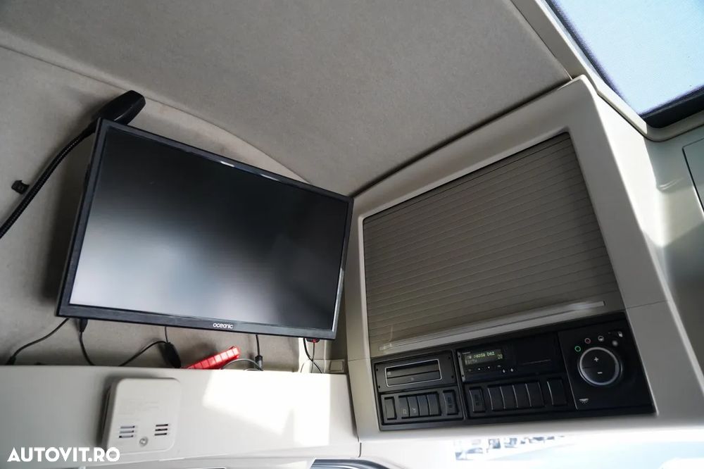 Volvo FH 460 / 7.3 M CORTINĂ / MEGA / I-PARK COOL / PUNTE RIDICABILĂ ȘI DIRECȚIE / PODEA REZISTENTĂ / - 31